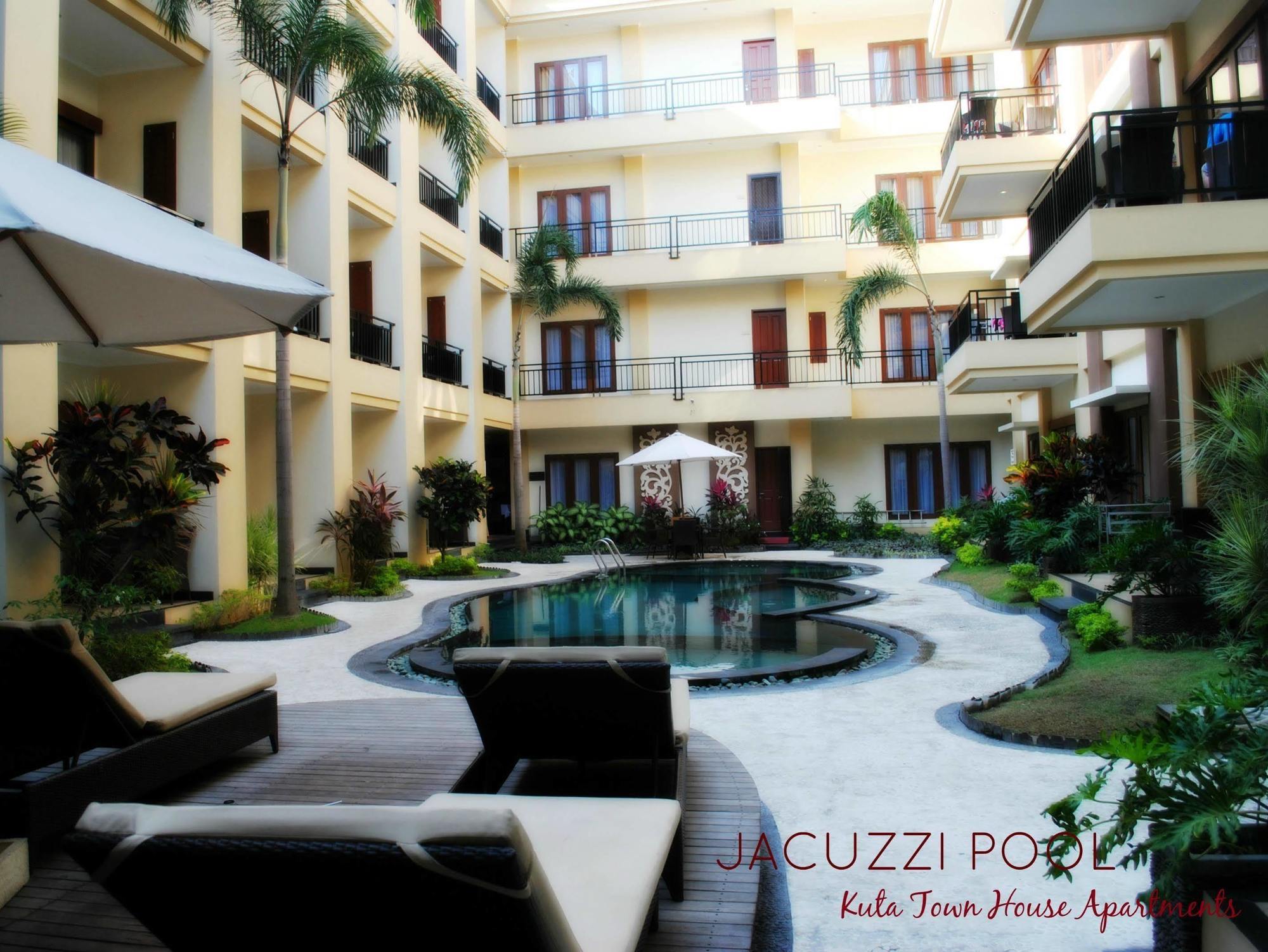 Kuta Town House Apartments Экстерьер фото